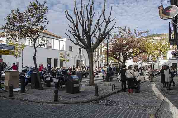 Granada 202 - barrio del Albayzin - plaza de San Nicolás.jpg